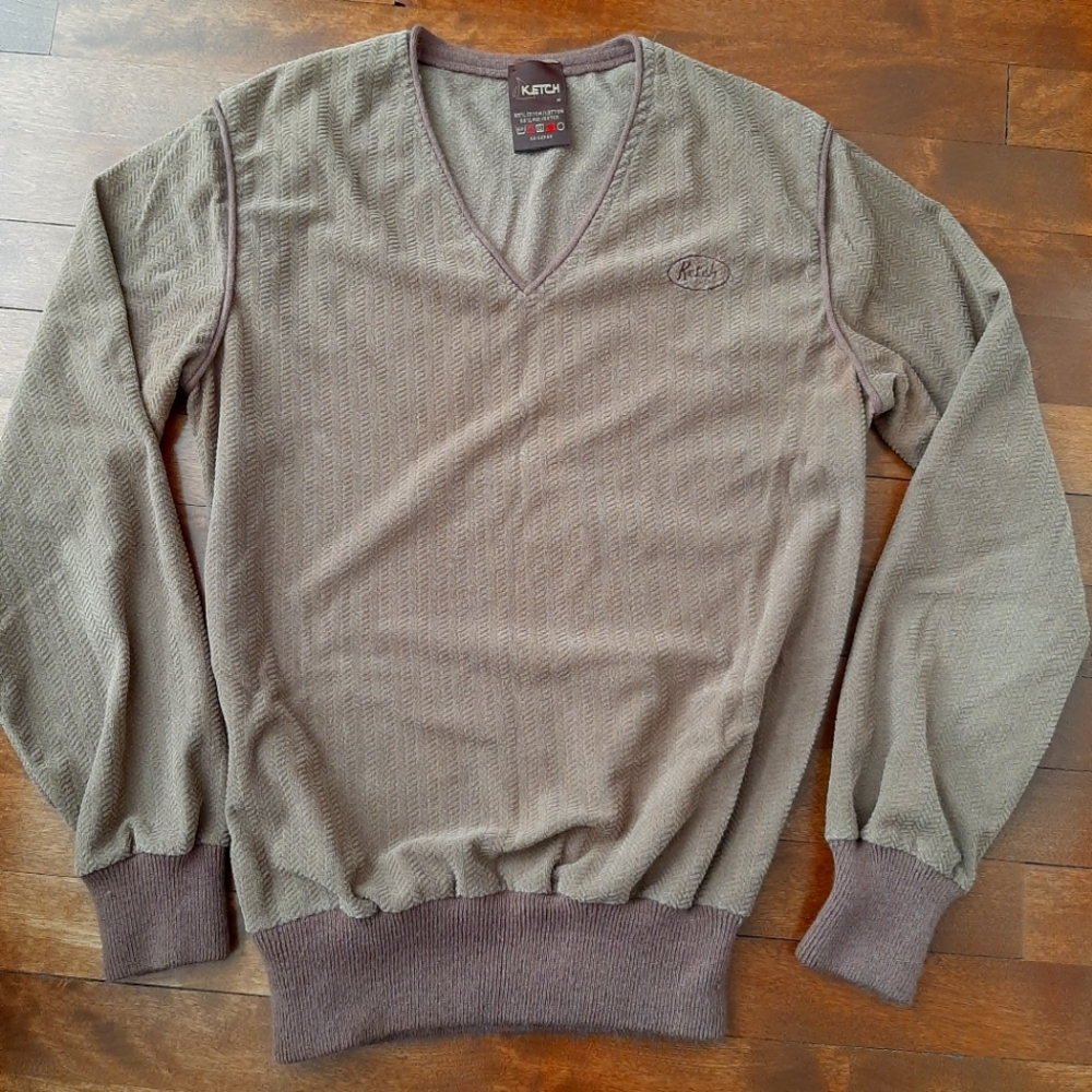 Vintage Brown V-Neck Sweater with Ribbed Cuffs